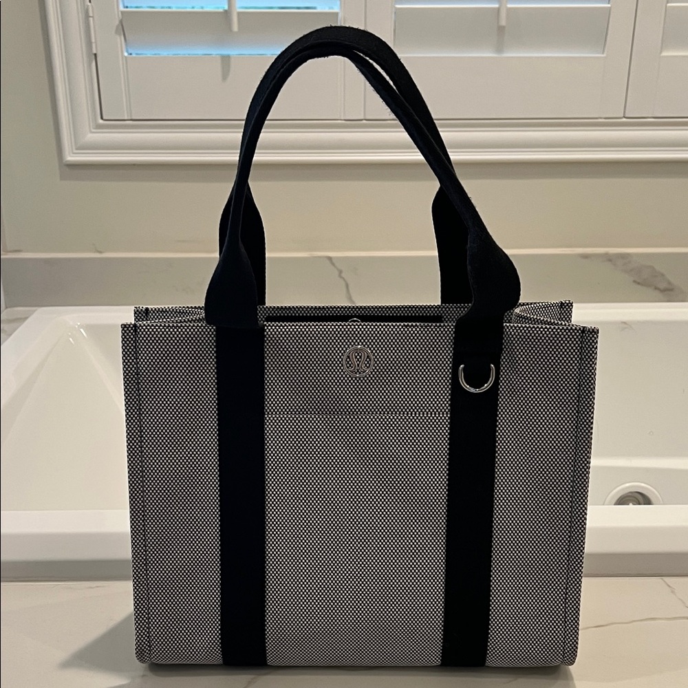 Lululemon Black and Gray Tote Bag